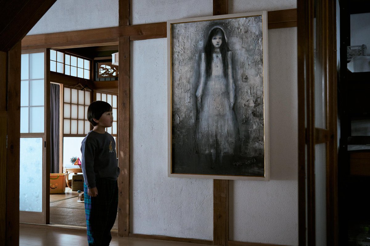 NogusoYo's tweet photo. 『氷血』雑感。「雪女」をベースにした本格ホラー。内容的には和製『シャイニング』雪に閉ざされた家は密室���態。稔が後半から狂気に走る。白い服の女が複数人立ってるシーンが白眉。音で驚かせる。静かな展開にウトウトしてたら目が覚めた。予想外の良作。 https://t.co/lwJo1XGXMk