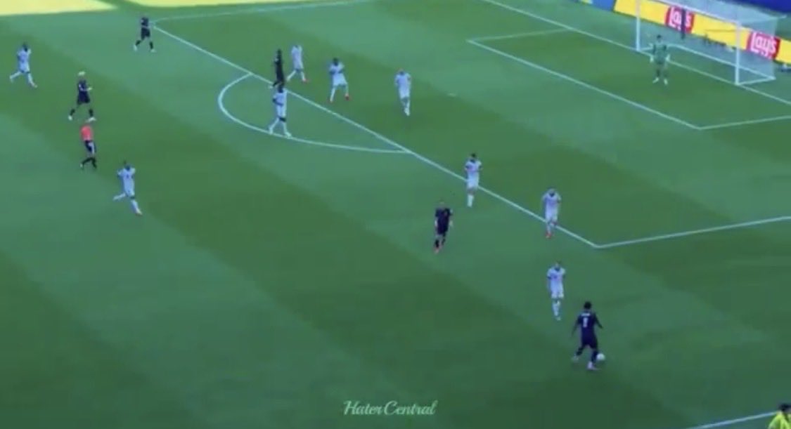 emcconnell92's tweet photo. Dest got plenty of deserved criticism, but after looking at his lowlight reel, I’m baffled by how bad the U.S. shape was in possession. No options, nearest teammates not in a passing lane/running away.

No positive options here. He tries a positive play, and loses out. https://t.co/wBtkIJj6eK