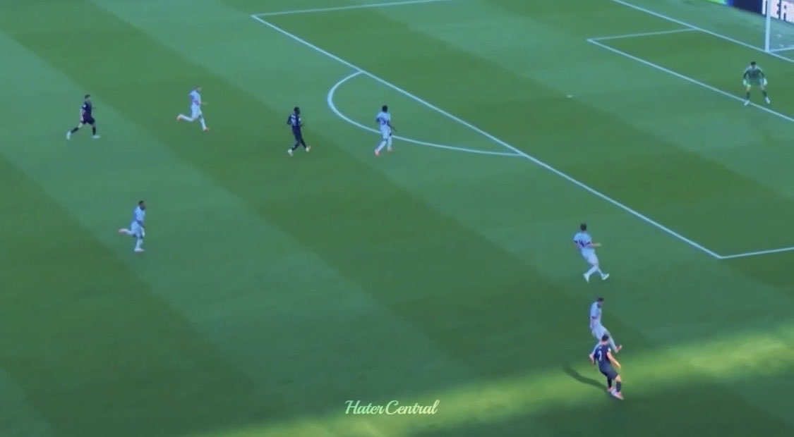 emcconnell92's tweet photo. Dest got plenty of deserved criticism, but after looking at his lowlight reel, I’m baffled by how bad the U.S. shape was in possession. No options, nearest teammates not in a passing lane/running away.

No positive options here. He tries a positive play, and loses out. https://t.co/wBtkIJj6eK