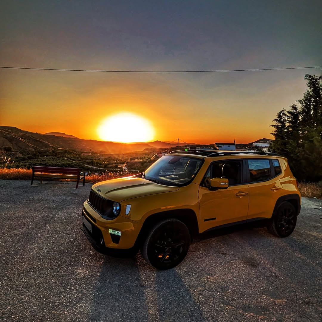 Jeep_es's tweet photo. El plan nunca es parar. El plan es seguir. El Jeep® clásico de @motion.jcd lo sabe: aventura o nada. ¿Con ganas de verlo en bucle? 

#JeepRenegade #JeepLover https://t.co/EWOGRfvjY9