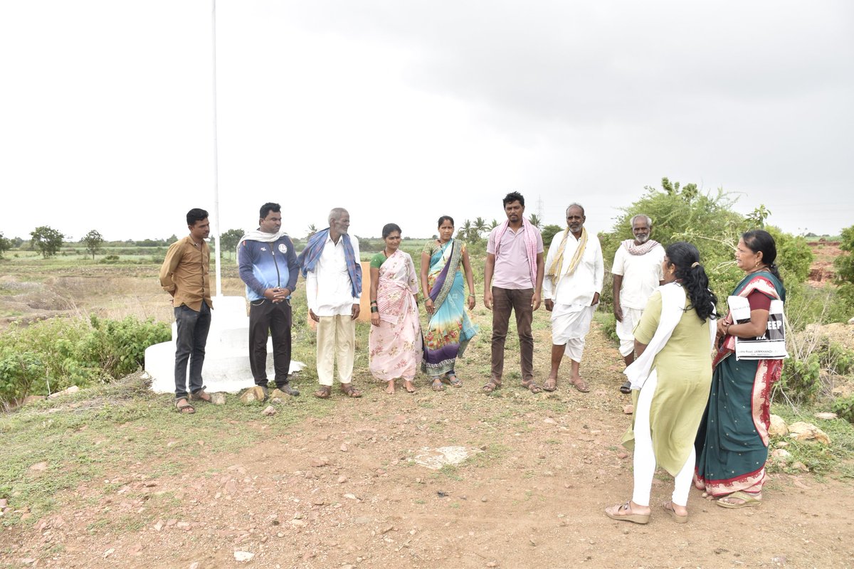 SunandaKishori's tweet photo. VBGRAMG  ಯೋಜನೆ ಕುರಿತು ಕೂಲಿಕಾರರಿಗೆ ಮಾಹಿತಿ ತಿಳಿಸಲಾಯಿತು. https://t.co/P9zLfZRPmv