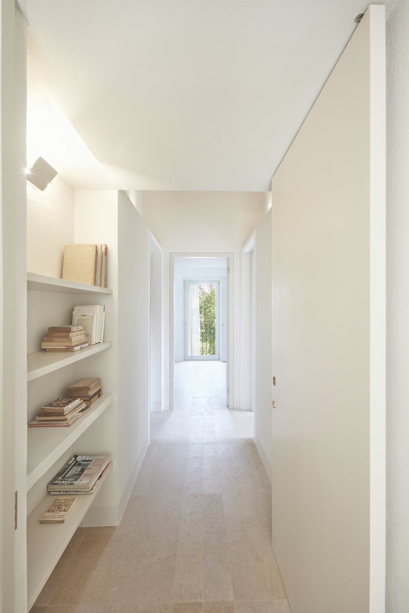 Interior_es's tweet photo. Renovada por Carmen Basso (O2 Basso Arquitectos) y María de Ros, esta #masía recupera su identidad mediante una #reforma que reorganiza el espacio, recupera #materialeslocales y devuelve protagonismo a la arquitectura original.
-> Fotos: Daniel Loewe
-> https://t.co/XTJVhEMU2Q https://t.co/z9A0UNlLbf