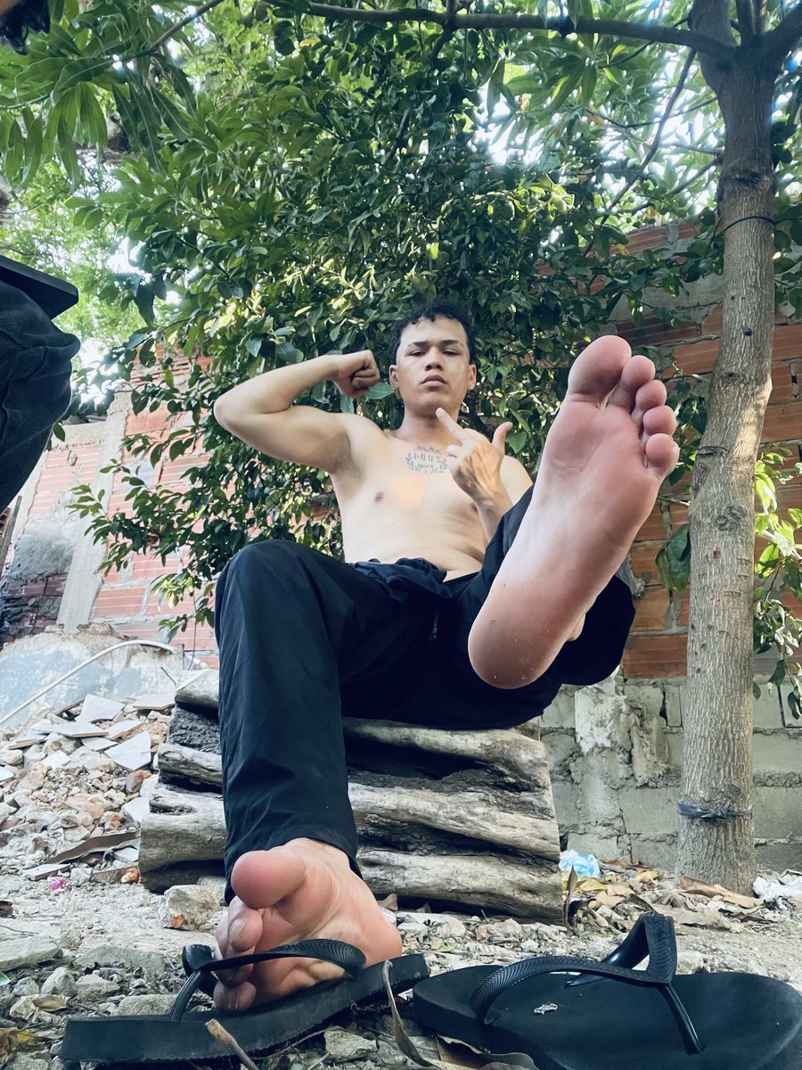 MasterDaiver26's tweet photo. Not everyone can hold a look like that. Some admire, others obey. The difference is noticeable in who is willing to show his interest. 👑💸

#Findom #FinancialDomination #PayPig #CashSlave #Finsub #HumanATM #MoneySlave #Tribute #WalletDrain #PayToServe #SpoilMe #Findomme https://t.co/Xk576vYEok