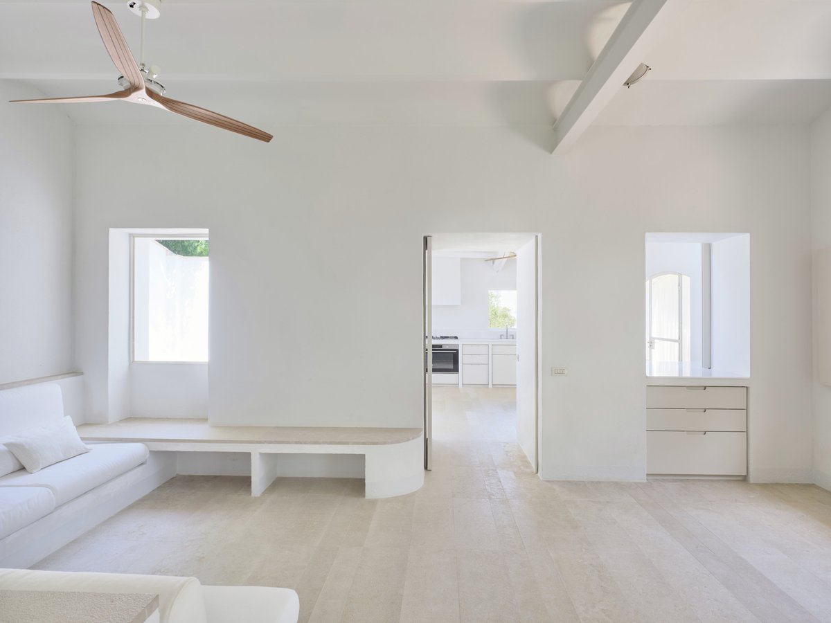 Interior_es's tweet photo. Renovada por Carmen Basso (O2 Basso Arquitectos) y María de Ros, esta #masía recupera su identidad mediante una #reforma que reorganiza el espacio, recupera #materialeslocales y devuelve protagonismo a la arquitectura original.
-> Fotos: Daniel Loewe
-> https://t.co/XTJVhEMU2Q https://t.co/z9A0UNlLbf
