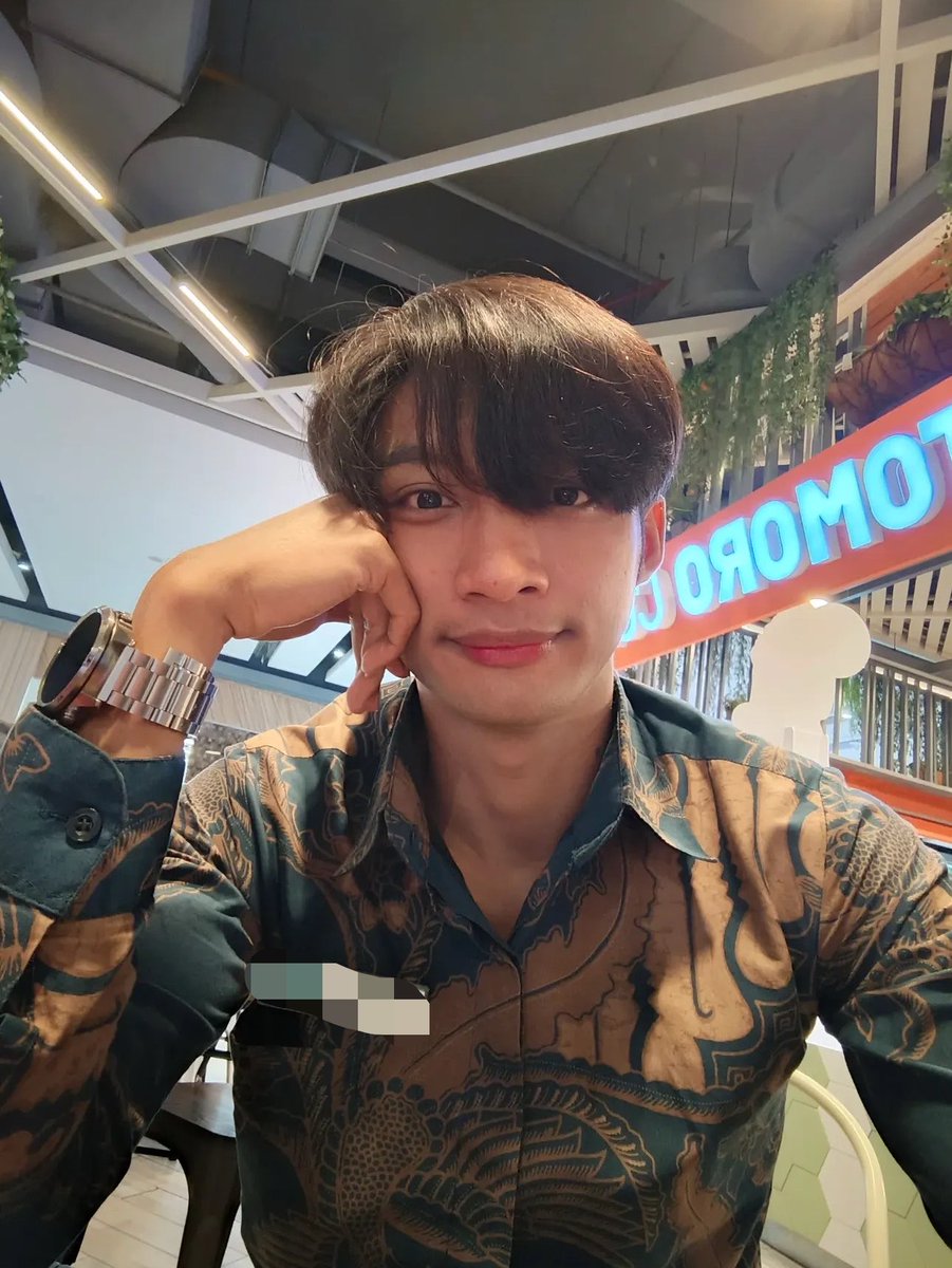 zimewasabi's tweet photo. Foto pake batik https://t.co/bZVL6LjJfC