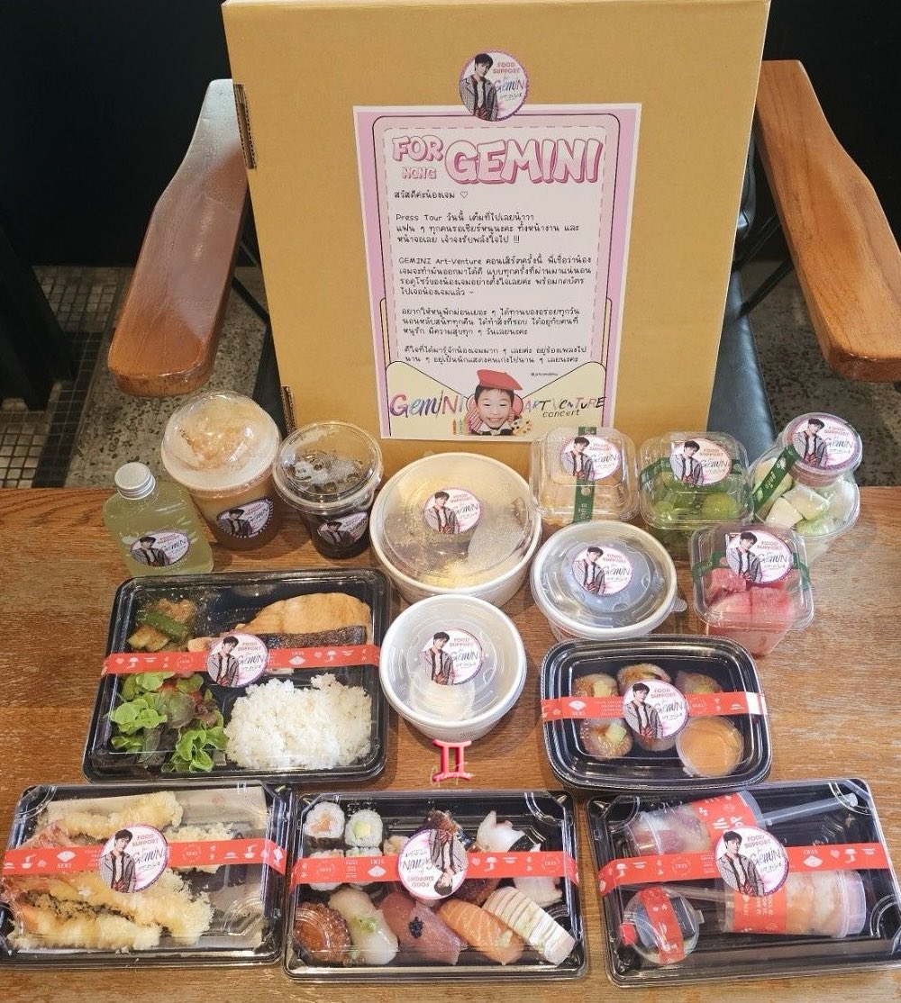 Geminint_family's tweet photo. ———🍱​#GeminiFoodBox
#Gemini_NT #เจมีไนน์ @gemini_ti 

GEMINI CONCERT PRESS TOUR
#GeminiConcertLive
#GeminiConcert

🍱 มื้อเที่ยงเซ็ตที่สองมาแล้วค้าบ 🫶🏻✨ อาหารญี่ปุ่นของโปรด พร้อมผลไม้มาเติมพลังให้น้องเจมน้า ขอให้ทานให้อร่อย ทานเยอะ ๆ และมีพลังสำหรับทุกงานในวันนี้นะค้าบ เลิฟๆ💗

Thanks for food support from 🤍 
@jetaimebhu
