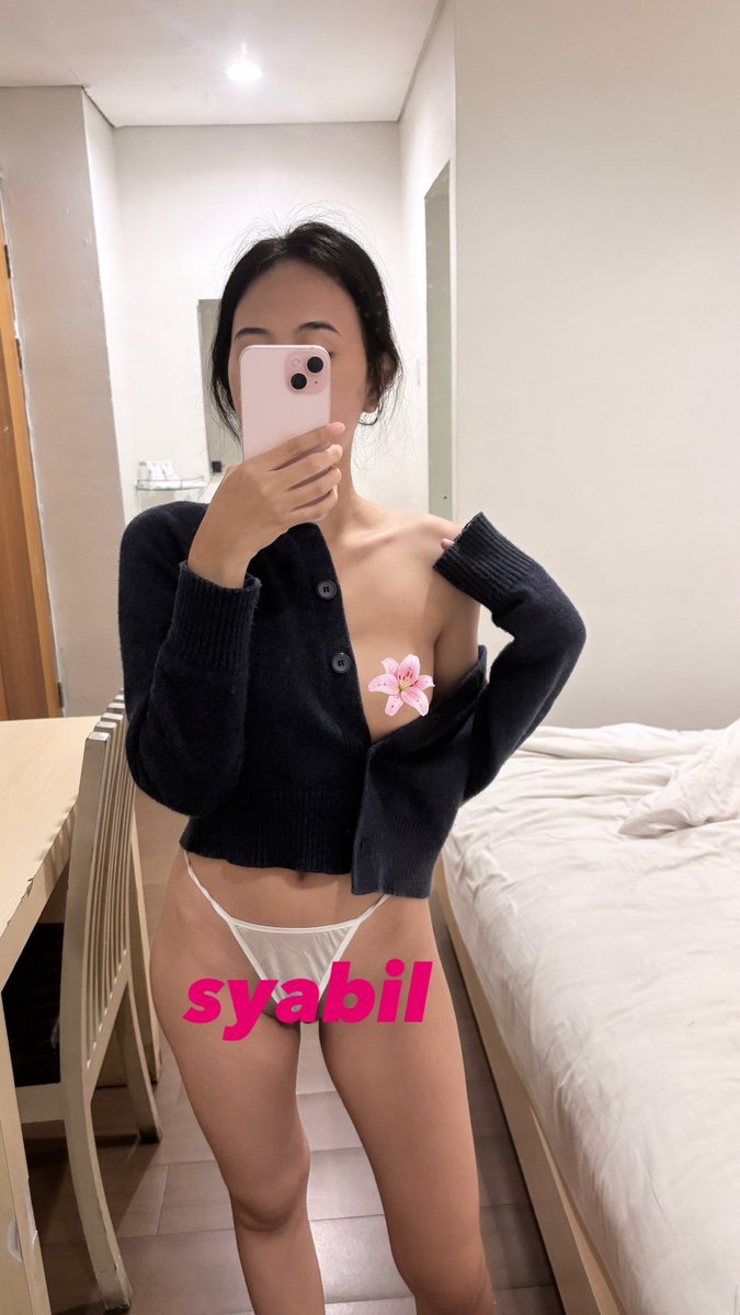 syabilbloom's tweet photo. ada ga si yang suka cewe petite? https://t.co/m0AnW6cxle