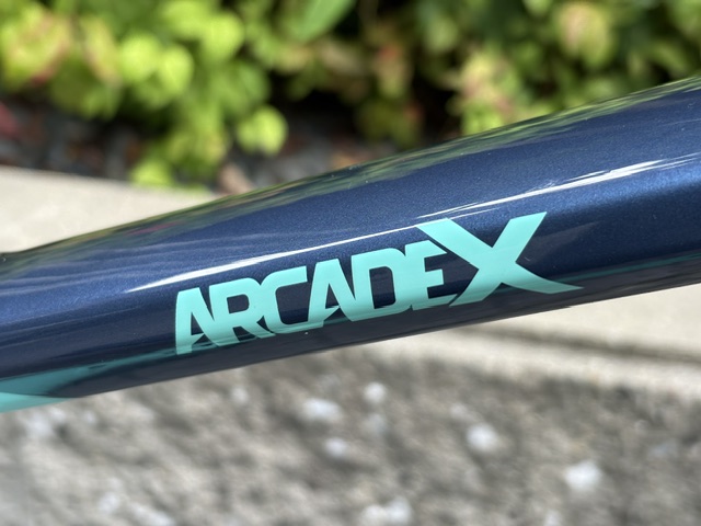 IKY_Bianchi's tweet photo. 【オトクなグラベル】
ビアンキ京都店です。

【 ARCADEX EKAR 】

ビアンキの本格グラベルロードである「アルカデックス」が再入荷いたしました。

サイズはXSのみで、価格はスペシャルプライスとなっております。是非店頭でご確認ください。

#bianchi #ysroad #ビアンキ京都 #ワイズロード京都 https://t.co/jajoTm5bYh