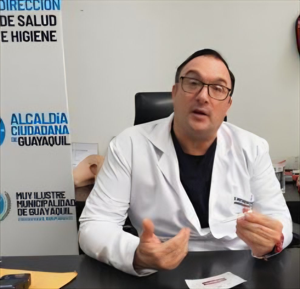 lahistoriaec's tweet photo. De aquilista a nebotista, en un abrir y cerrar de ojos. Juan González pasó de ser el Director de Salud Municipal de la alcaldía de Aquiles Alvarez a candidato a la Prefectura del Guayas por el PSC. #TodoPorUnVoto https://t.co/15uDgAoMwB