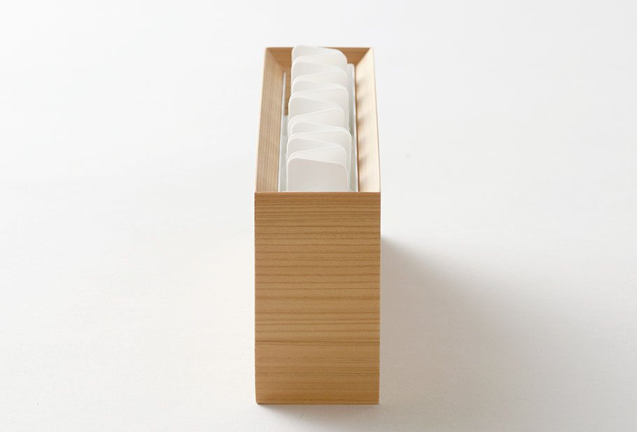 METAPHYS_JP's tweet photo. 『TEUD pen holder』

ひのきと樹脂を融合させたペンホルダー。

ペンを一本づつ仕切りに入れて自立させることができる為、ペンを探しやすく、手に取りやすいペンスタンドです。
国産の天然木の柔らかな風合いと質感がどんなペンともマッチします。

https://t.co/fz9DHKphfe

#penholder　#METAPHYS https://t.co/iecS5igP0U