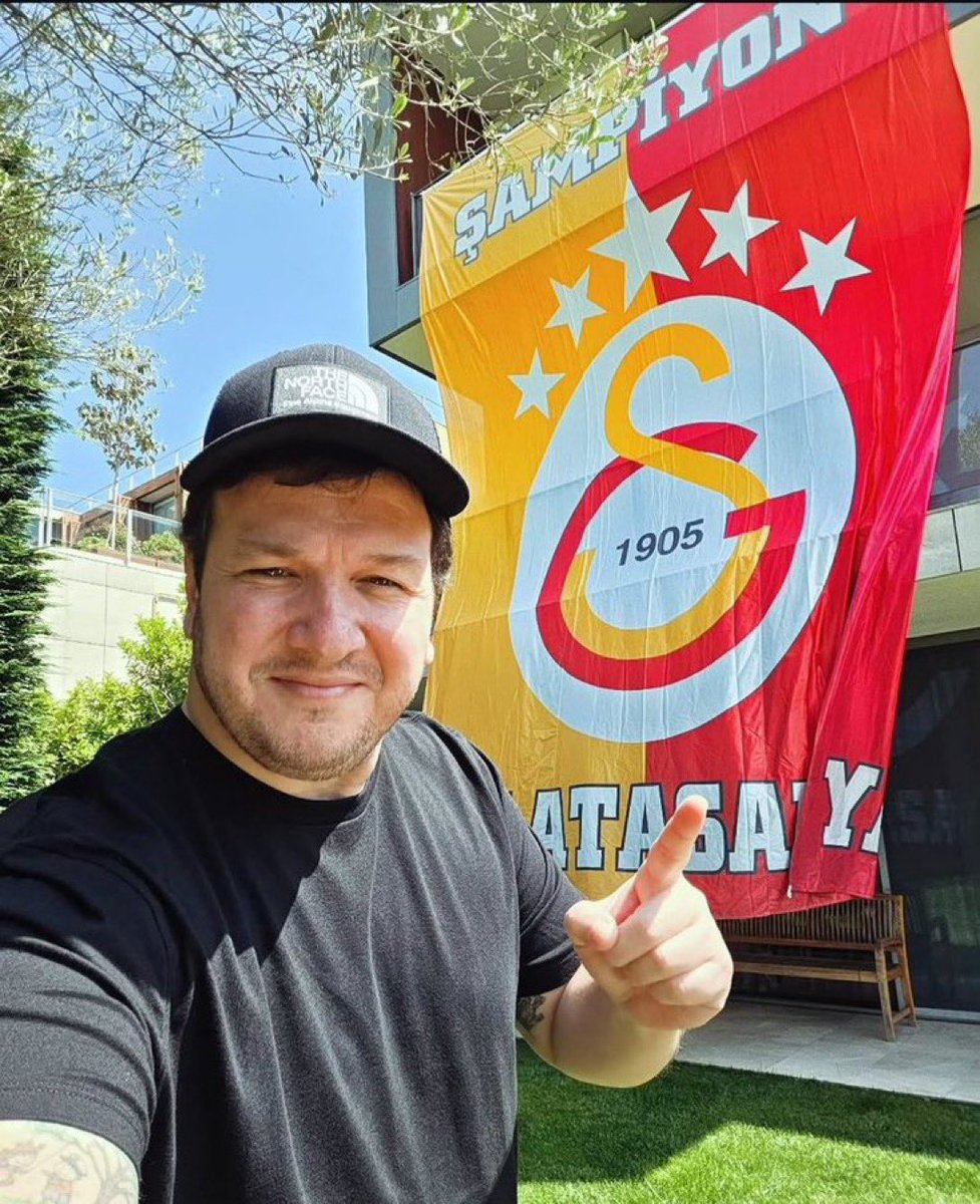 byngala's tweet photo. Verdiğimiz rahatsızlıktan dolayı özür dilemiyor, gözünüze sokmaya devam ediyoruz. 

Şahan Gökbakar’ın yanındayız. https://t.co/9D3bvAZPap