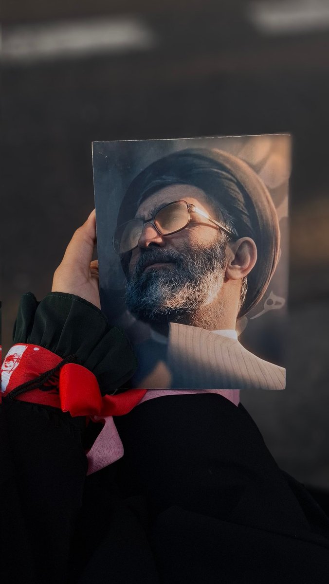 shifteye__sarve's tweet photo. ما را به چنین سخت جانی گمان نبود
ما کجا و مراسم تشیع شما کجا💔🕊
#باید_برخاست
#وداع_علویان https://t.co/QcuQijETbO