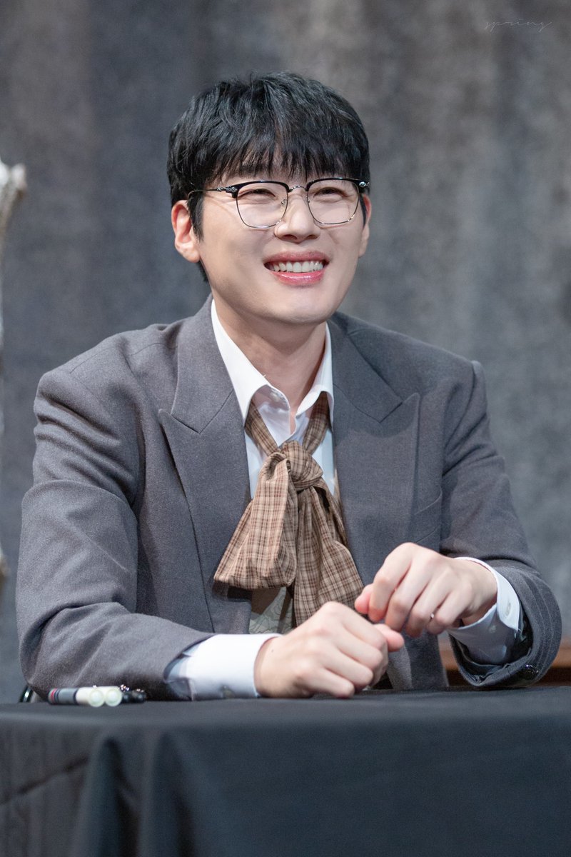 spring__pic__'s tweet photo. 260623 헤르츠클란 사인회

데미안 #김도빈 배우님 https://t.co/JF6qOjFWbm