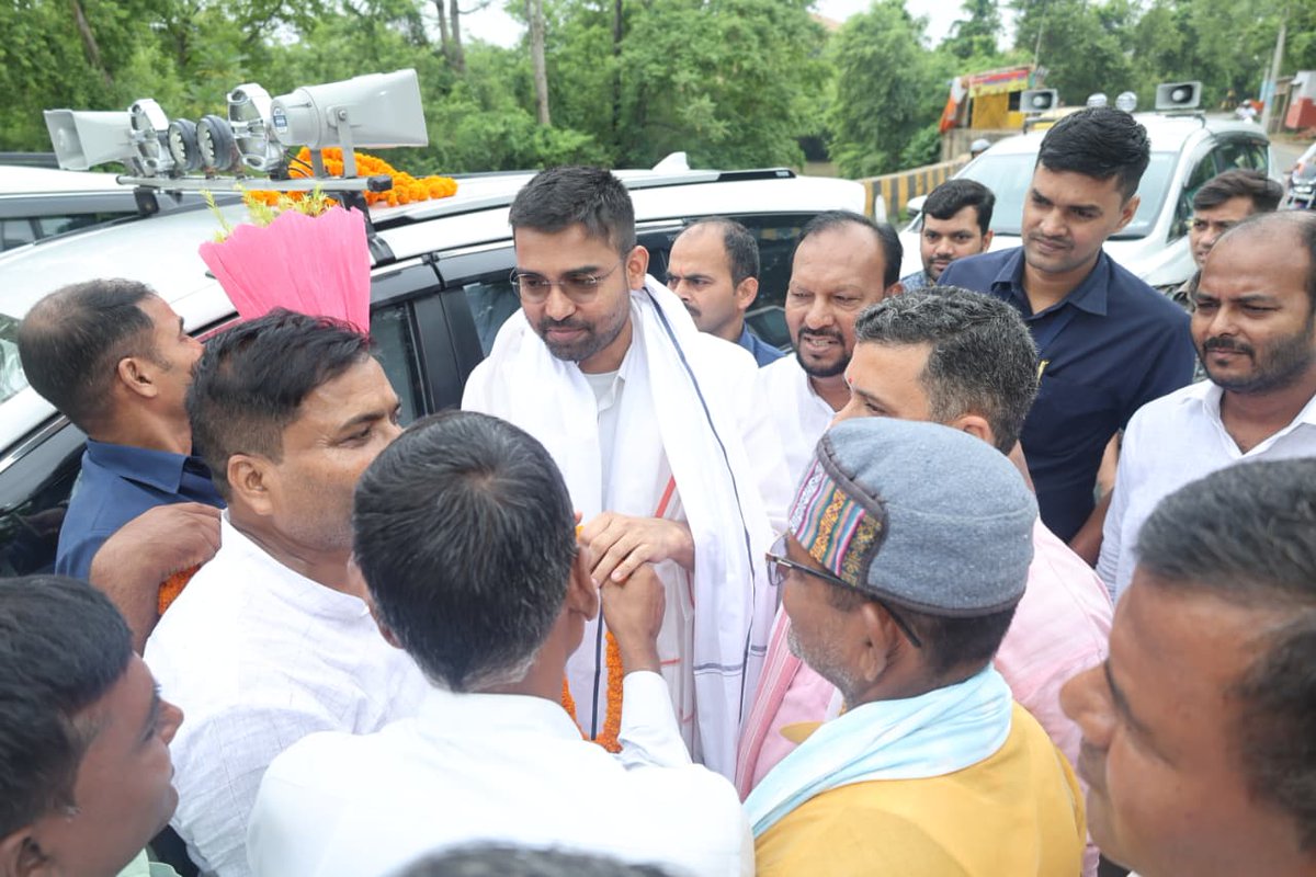 DeepakRLM's tweet photo. आज अरवल आगमन पर बलिदाद एवं अन्य स्थानों पर NDA के जिलाध्यक्ष गण एवं कार्यकर्ताओं के द्वारा स्वागत किया गया। सभी साथियों के स्नेह, सम्मान और आत्मीयता के लिए हृदय से आभार व्यक्त करता हूँ।
#DeepakPrakash #Arwal #JanSampark #RLM #Bihar #रालोमो #अरवल #जनसंपर्क https://t.co/ZEd7gWRN7d