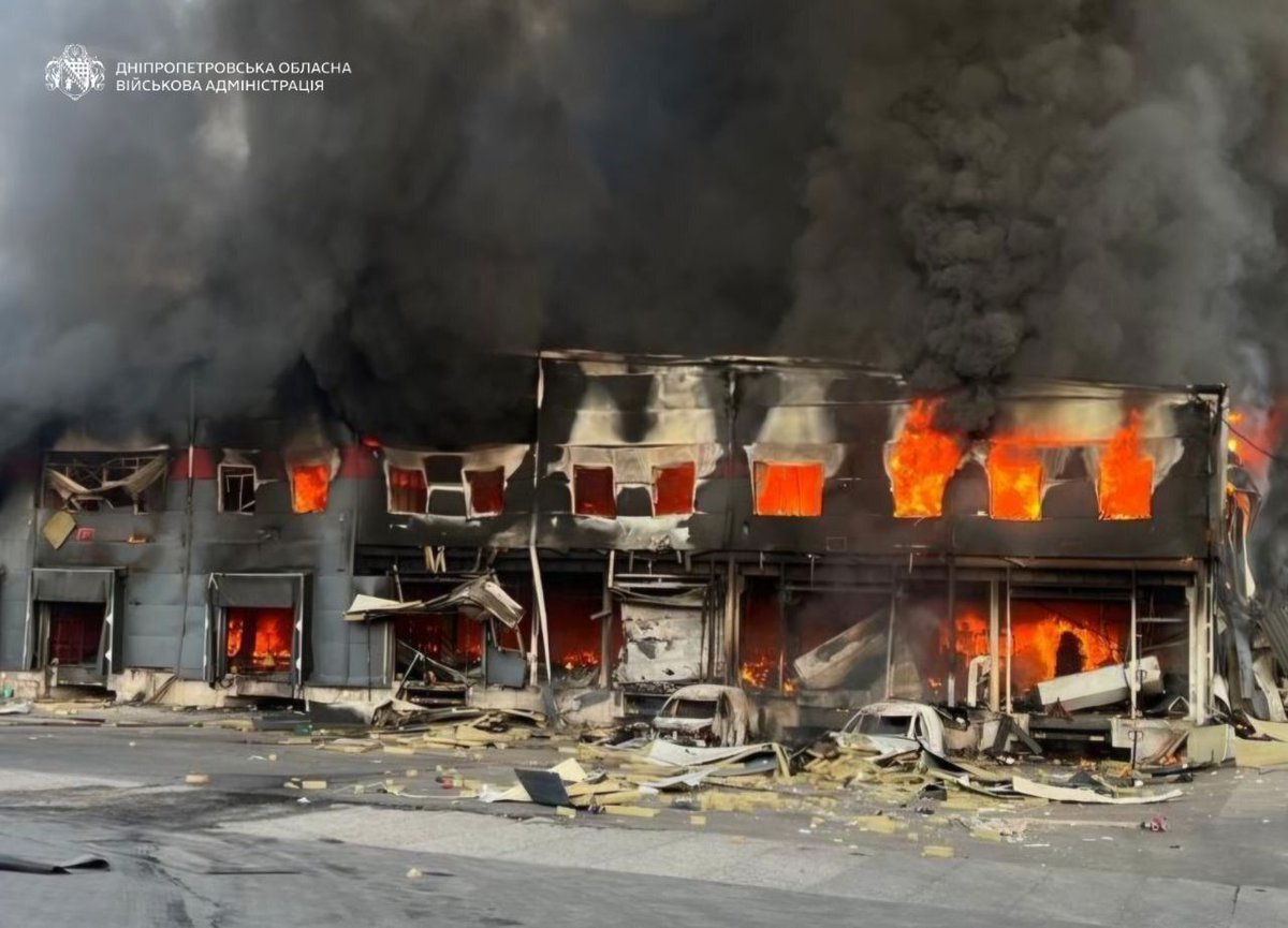 United24media's tweet photo. 🔴 BREAKING: Russian drone strikes across the Sumy and Dnipro regions have left two people dead.

Meanwhile, a separate morning attack using a Shahed drone struck a civilian logistics company in Kryvyi Rih, igniting a massive, large-scale fire at the premises. https://t.co/mZ71UKm9MX