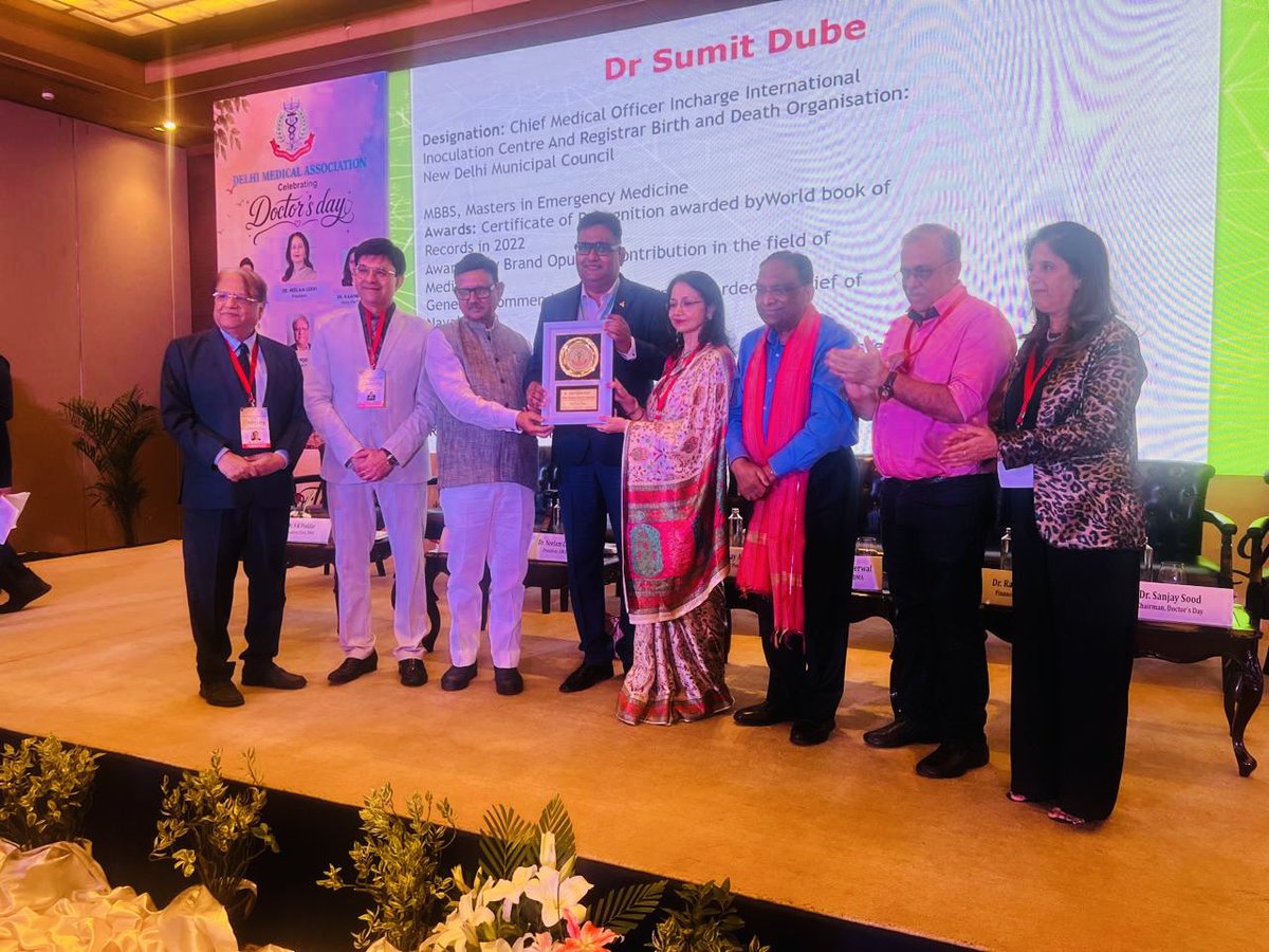DocSumit6's tweet photo. Felicitated by Delhi Medical Association on the ocassion of Doctors Day celebrations
Humbled and honoured
#DMA #DelhiMedicalAssociation https://t.co/VfnXgy4CCX