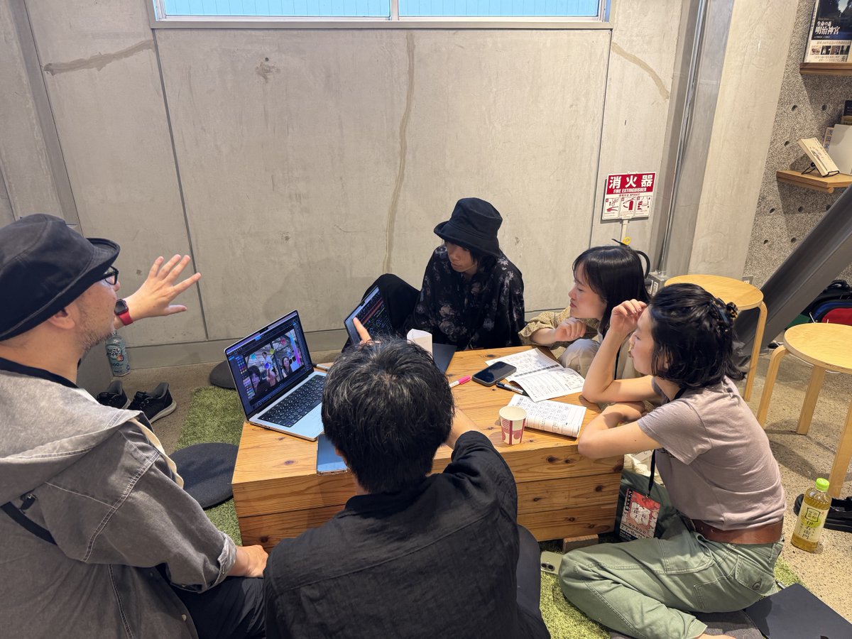 100BANCH's tweet photo. ＼ダイアローグセッション中⭐️／

#ナナナナ祭 2026 カンファレンスデーは、全編ダイアローグ！ 多種���様なテーマについて、グループごとに対話を繰り広げています。

「やりたいことってどう見つけるの？」「世界にひとつだけ、新しい祝日をつくれるとしたら？」「仕事ができる人ってどんな人？」など、テーマは様��。

オープンスペーステクノロジー（OST）の考え方を取り入れた対話からは、予想外の発見も生まれ、会場は盛り上がりを見せています👀✨
