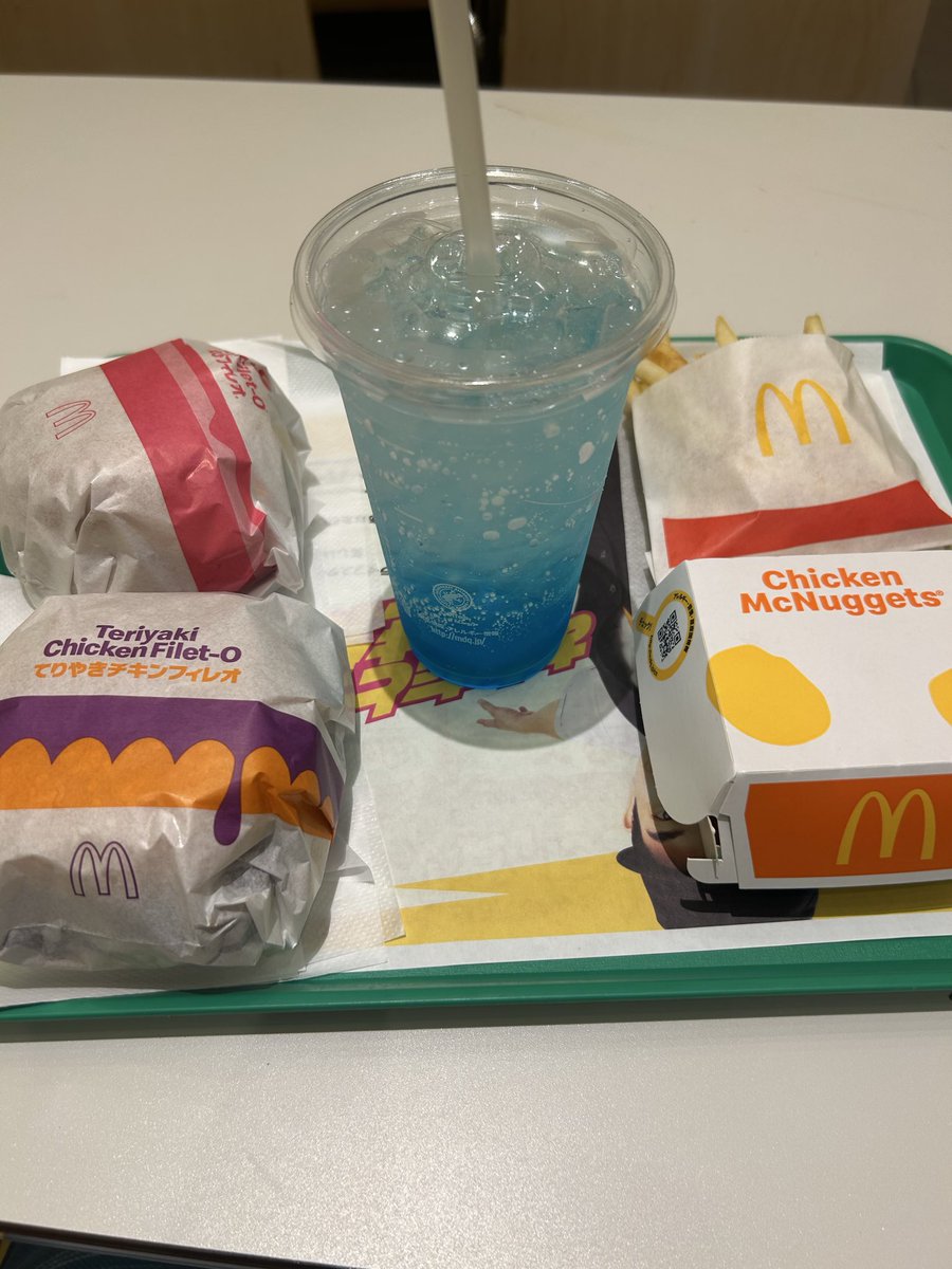 LEON89635027's tweet photo. 皆さんお疲れ様です( ´ ▽ ` )ﾉ

久しぶりに
マックを食べます(^-^) https://t.co/KLQhcp62Wk