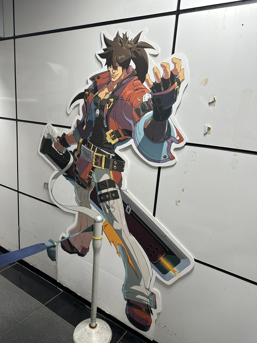 KOF12560's tweet photo. 友達5人で人生初の秋葉原
格ゲーのコーナーは俺だけテンション上がってました https://t.co/Y9SR00gsPI