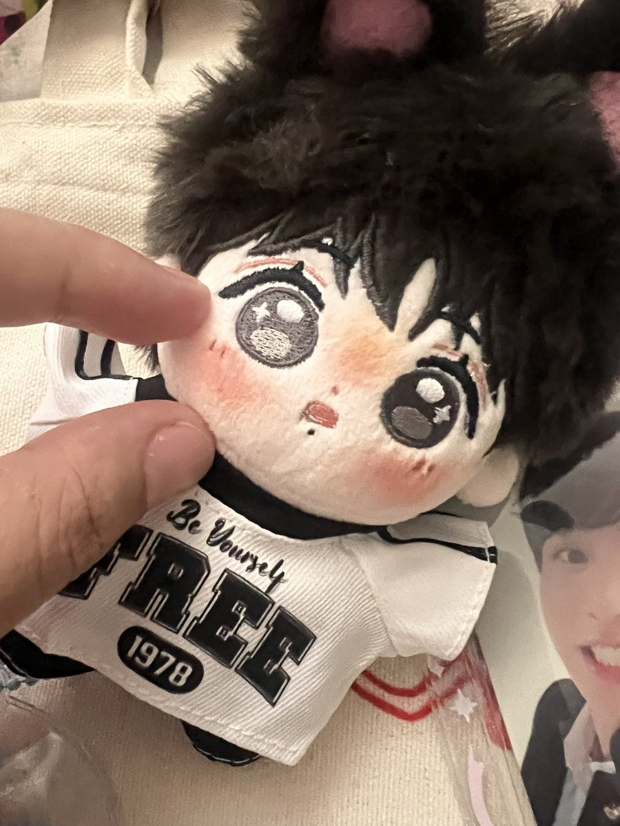 sacredspacetk's tweet photo. ᯓ★ love mail .ᐟ.ᐟ from @kookvnilla 
#sacredmails #PauVKJFeedbacks

⊹ ࣪ ˖ a little pogi came home today and its kkio!! his cute face literally lit up my entire year. special thanks to my friend who gifted me him 🥹🩷 thank you ate pau for letting me have him! https://t.co/k70OyCOvfO