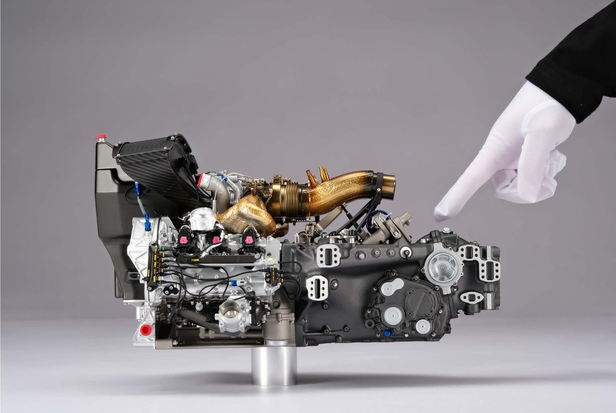 ScarbsTech's tweet photo. Here's the huge 1/4 scale @amalgamofficial model of the @FerrariHypercar 499P powertrain...
I could do a tech video on this for over an hour !
#WECtech @FIAWEC https://t.co/UNSB6CcHgm