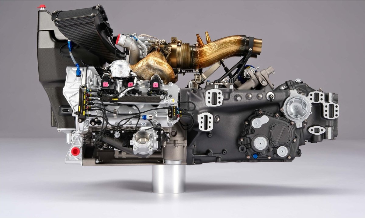 ScarbsTech's tweet photo. Here's the huge 1/4 scale @amalgamofficial model of the @FerrariHypercar 499P powertrain...
I could do a tech video on this for over an hour !
#WECtech @FIAWEC https://t.co/UNSB6CcHgm