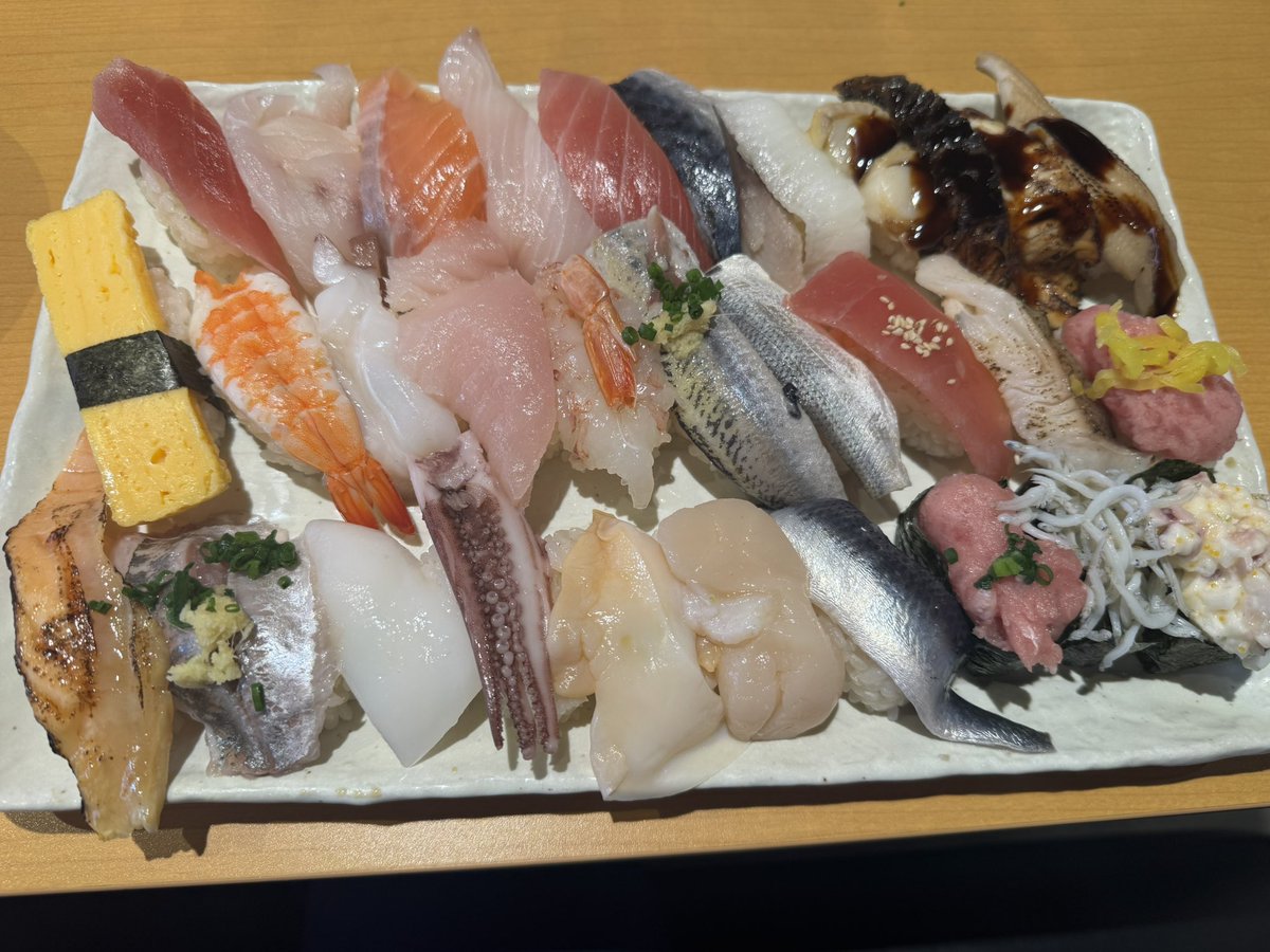 ken_2090's tweet photo. お昼に、やまと寿司 あすみが丘店に行ってきたよー！
12時までのあすみが丘限定セットが色々とあり、30種入って1980円はお得すぎる✨ https://t.co/NTbyZL5wec
