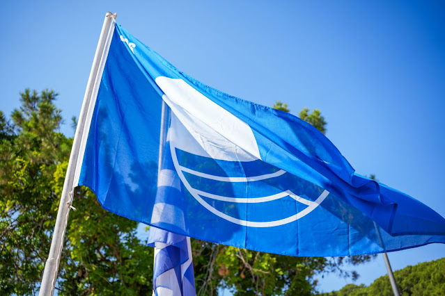 LesvosPost's tweet photo. #Δήμος_Μυτιλήνης #Δελτία_τύπου Τοποθετήθηκαν οι «Γαλάζιες Σημαίες» στις 14 βραβευμένες παραλίες του Δήμου Μυτιλήνης: Ολοκληρώθηκε η τοποθέτηση των «Γαλάζιων Σημαιών» σε παραλίες του Δήμου Μυτιλήνης από την αρμόδια Διεύθυνση Περιβάλλοντος και Ανάπτυξης. … https://t.co/Yy4wZf9RW6 https://t.co/7lKBfMNjY7