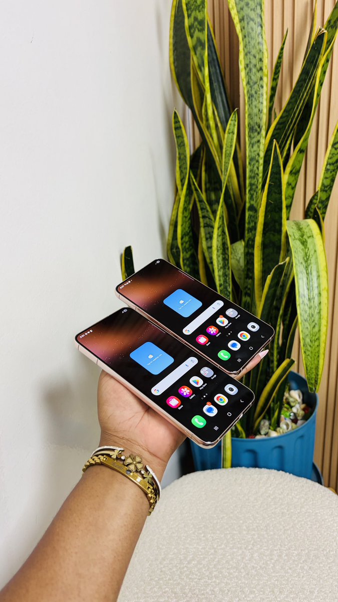 PhoneExpressKe's tweet photo. MASSIVE DISCOUNTS🪐

Samsung Galaxy S22+ 5G
Color code:Phantom Pink🌸Phantom White🐼
Condition:Mint Immaculate 💧
8GB Ram|128GB Storage 😤
Ex-USA🇺🇸
Neat🫧
📺Dynamic AMOLED 2X,120Hz
⚙️Snapdragon 8 Gen 1
📸50 Megapixels
🎥8K@24fps
📑6 Months Warranty
📶Dual Sim😤 (+E-sim)
🔋4500mAh
🏷️Free 25 watts Super Fast Charger + Cable
🏷️Free Premium Clear Case 
🏷️Free OG Deluxe Screen Protector 
Delivery Countrywide 📦🚚
35,000ksh
Happy Shopping 🛍️ 🛒
