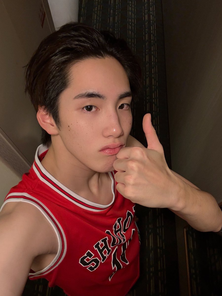 wannzafon's tweet photo. 77 🤨 
#PHUTATCHAI https://t.co/DBz0JPanbk