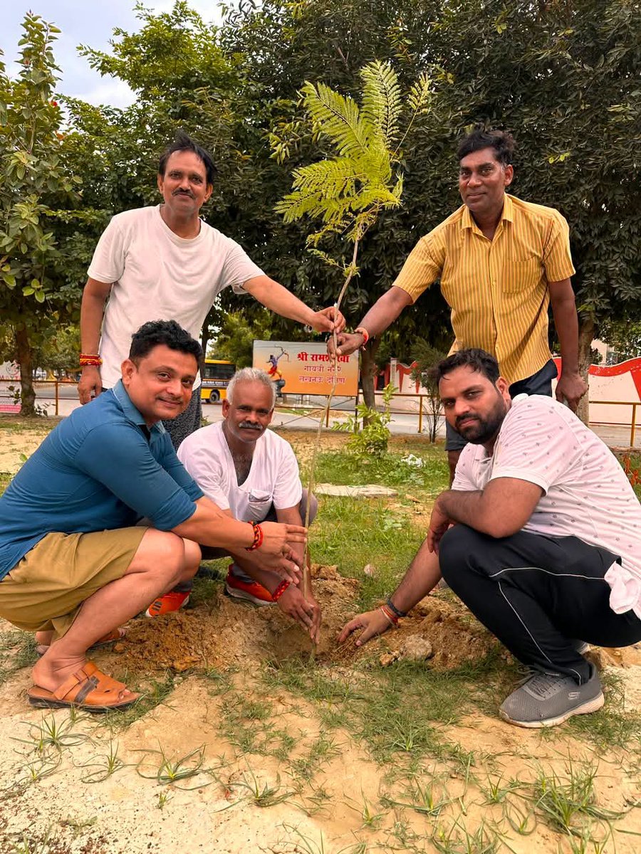 manishnarayanJN's tweet photo. आज लखनऊ स्थित राष्ट्रीय स्वयंसेवक संघ की राम शाखा में आयोजित वृक्षारोपण कार्यक्रम में सहभागिता की।

"एक वृक्ष, अनेक पीढ़ियों का भविष्य" के संकल्प के साथ पर्यावरण संरक्षण एवं प्रकृति संवर्धन का संदेश दिया। वृक्षारोपण केवल एक अभियान नहीं, बल्कि आने वाली पीढ़ियों के प्रति हमारा https://t.co/XRhfLisFRP