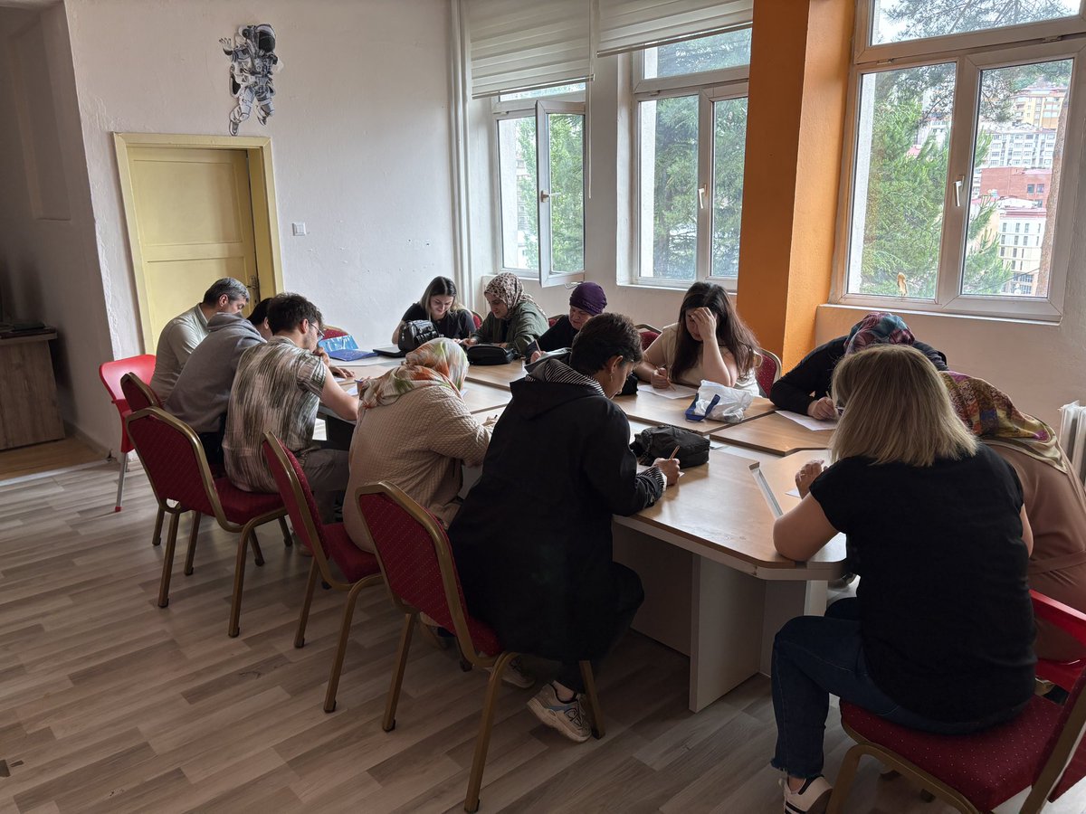 artvinmemisgb's tweet photo. TYP Kapsamında görev yapacak çalışanlarımıza yönelik temel iş sağlığı ve güvenliği eğitimi iş güvenliği uzmanımızca verildi.

@tcmeb @Yusuf__Tekin @meb_dhgm @omurfatih @mebisgb @ozkan_meb 
@drturanergun
@MemArtvin
@FahriAcar08
@izzetaltuntas https://t.co/kcw7OkSKeg