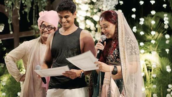 mnhamza_'s tweet photo. @MrDemocratic_ acha hua Aamir khan ki shaadi main koi chaddi banian main nahin aaye https://t.co/ycfxhDiorR