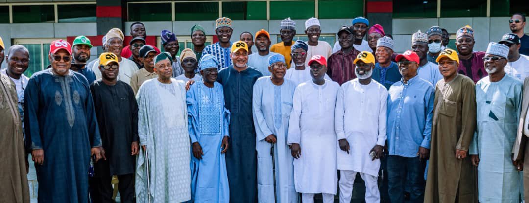 hismaheely's tweet photo. *Tinubu loyalists say Gov. Abdulrazak has become the minority in Kwara APC, relaunch Otoge Revolution*
Tens of thousands of loyalists of President Bola Ahmed Tinubu in Kwara State under the aegis of Kwara APC G15 Coalition on Monday declared that Governor AbdulRahman
AbdulRazaq https://t.co/0IuHTO16ET
