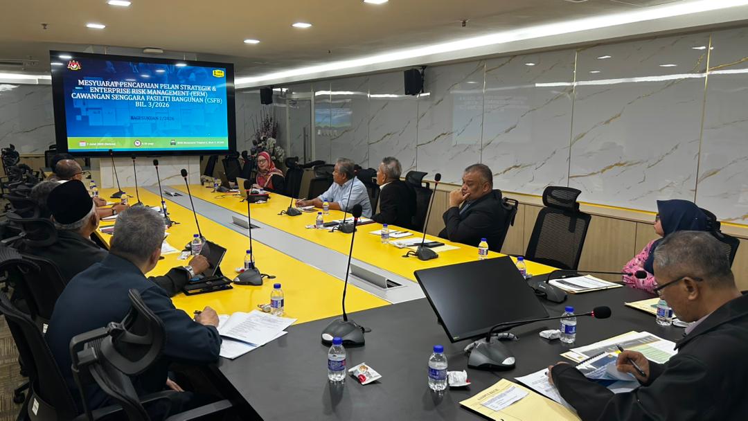csfbjkr's tweet photo. 7/7/2026 - Mesy. Jawatankuasa APMC, Pelan Strategik & ERM CSFB Bil. 3/2026 bg Sukuan 2 Tahun 2026 di Bilik Mesy. Aras 2, Blok F, IP JKR yg dipengerusikan oleh Yg. Mnjalankan Tugas Pengarah @csfbjkr, YBrs.@FadzilahJkr & dihadiri wakil Ketua Bahagian
#DeliveryIsOurPriority
#IamJKR https://t.co/YrkZqPaXYh