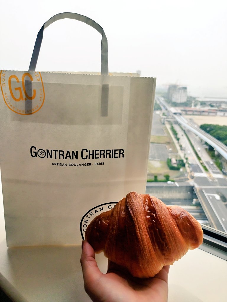 gurumeimouto's tweet photo. 美味しいクロワッサンを食べたいならここ！🥐
パリでも公認特別なバターを練り込んだ絶品クロワッサン💕種類も豊富！ケーキもあり2階にはカフェスペース✨
韓国にもあるみたいです😊

ゴントランシェリエ青山📍 https://t.co/vacMyDMBoq