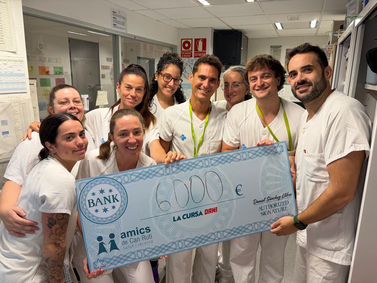 GTRecerca's tweet photo. 🏃🏽‍♂️🏃🏽‍♀️ Aquest dissabte milers de persones van participar a la Cursa Dani a Vilassar de Mar

Es van recaptar 6️⃣.0️⃣0️⃣0️⃣€, destinats al programa de teràpia assistida amb gossos del Servei de Psiquiatria @hgermanstrias 

Moltes gràcies Conservas Dani i participants! 💙
#AmicsdeCanRuti https://t.co/f482gKl3xj