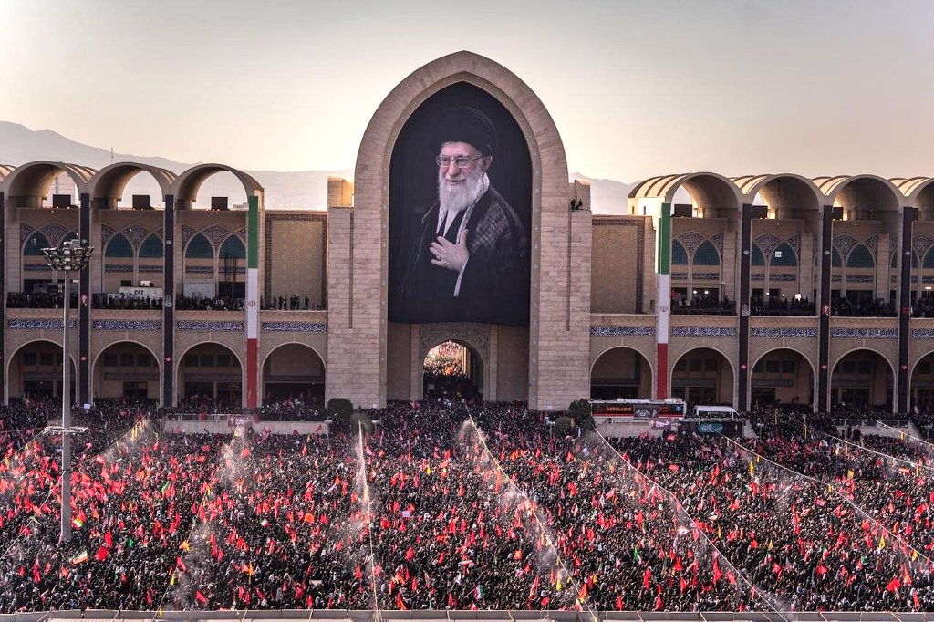 mohadesee1376's tweet photo. ولی من دلم برات تنگ میشه! 
دلم که نه جانم برات تنگ میشه!..💔
خدا نگهدار شهید روزه دار من💔
الهی بمیرم برای مظلومیتت آقا..
یه عمر گفتیم جانم فدای رهبر
 اما شما فدای ملت شدی 🥀💔
#باید_برخاست
#بدرقه_ملکوتی https://t.co/VUFIl0dSCN