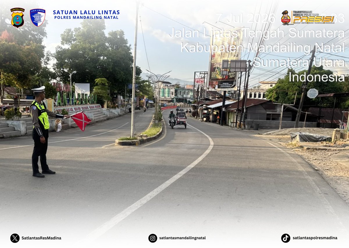 ResSatlantas's tweet photo. Personel Satlantas Polres Madina melaksanakan kegiatan pengamanan dan pengaturan arus lalu lintas Pos Padat Pagi, guna antisipasi terjadinya kemacetan dan laka lantas sehingga terciptanya Kamseltibcar Lantas yang kondusif di wilayah hukum Polres Madina. https://t.co/dBdi944WcT