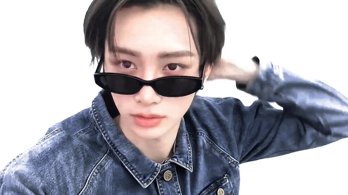 ANXIN_INA's tweet photo. Pakai kacamata 🕶️

🔗https://t.co/2kxBmDm8Fd

#ANXIN #안신 #周安信 #アンシン #ALPHADRIVEONE #ALD1 #알파드라이브원 https://t.co/vfp4vt0m5y