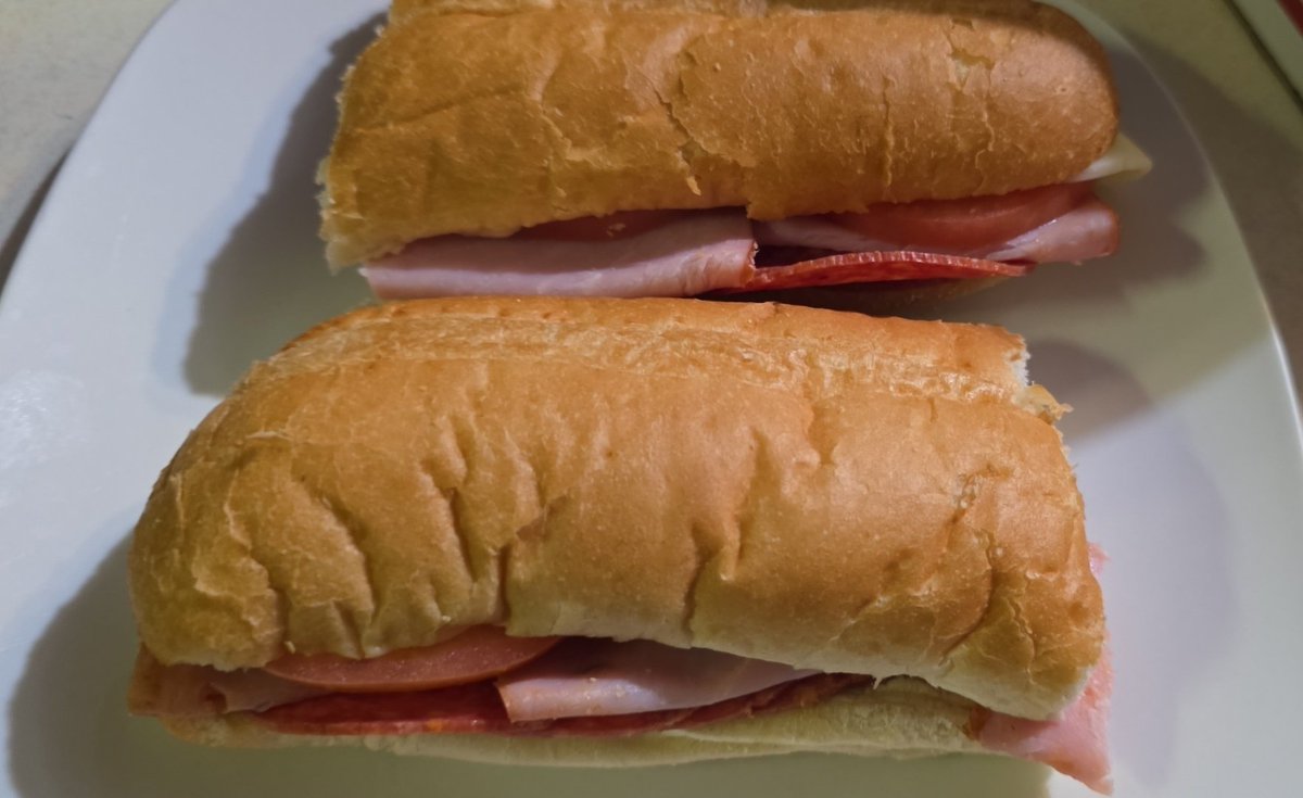 FuhrerKingPanda's tweet photo. Day 19, having a snack, thinking about @Hilton stealing enough money to pay for over 250 Italian subs from Turkey Hill 🤑 https://t.co/AlnEK1WyNF