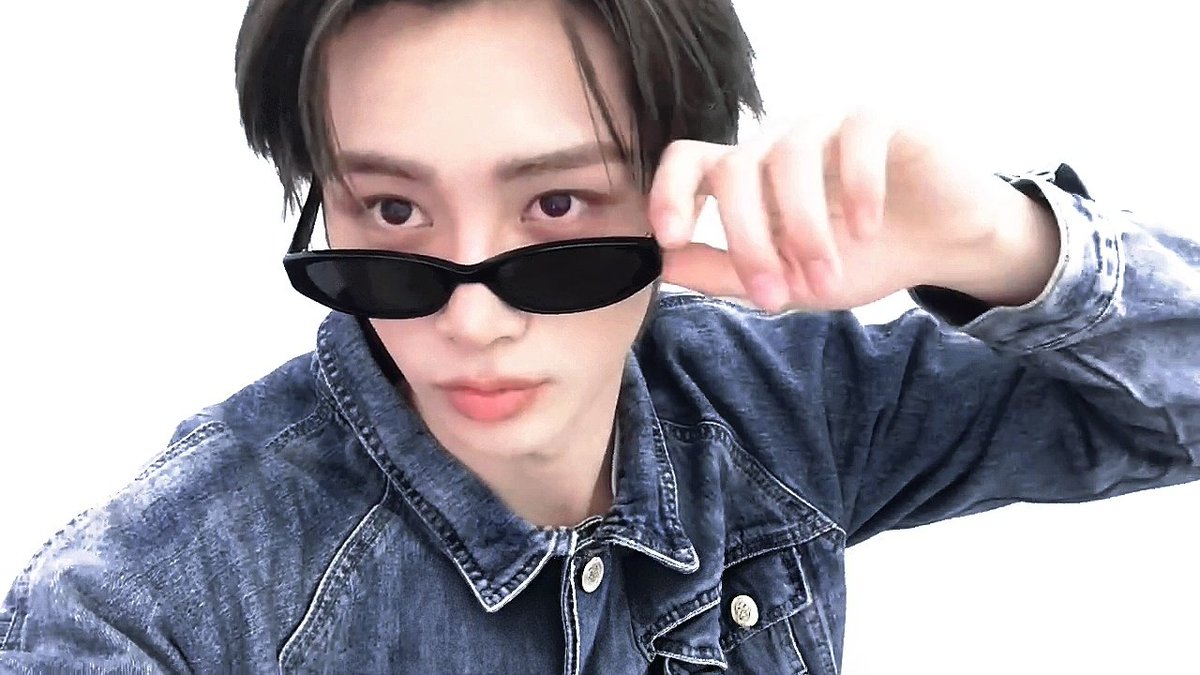 ANXIN_INA's tweet photo. Pakai kacamata 🕶️

🔗https://t.co/2kxBmDm8Fd

#ANXIN #안신 #周安信 #アンシン #ALPHADRIVEONE #ALD1 #알파드라이브원 https://t.co/vfp4vt0m5y