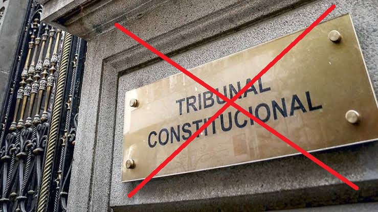 MaxLobosCL's tweet photo. Hoy el Tribunal Constitucional decidió convertirse en actor político. Declaró "inconstitucional" la prohibición de accesorios o vestimentas que “promuevan, hagan apología o alusión a la violencia, a las drogas, a conductas delictuales u otras contrarias a la ley". ¡Mal Chile! https://t.co/IEubs3B4gg