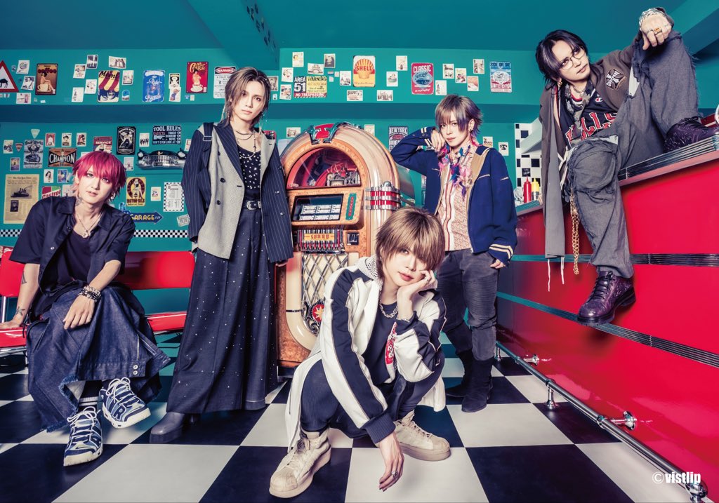 Yuh_Guitarist's tweet photo. vistlip19周年を迎えました。
夜の天気はわからないけど雲の上では織姫と彦星の再会。地球は感涙の雨だね！
俺たちは曇り空の地下で再会!!
沢山祝ってくれ！ https://t.co/iKPsyHfQ8E