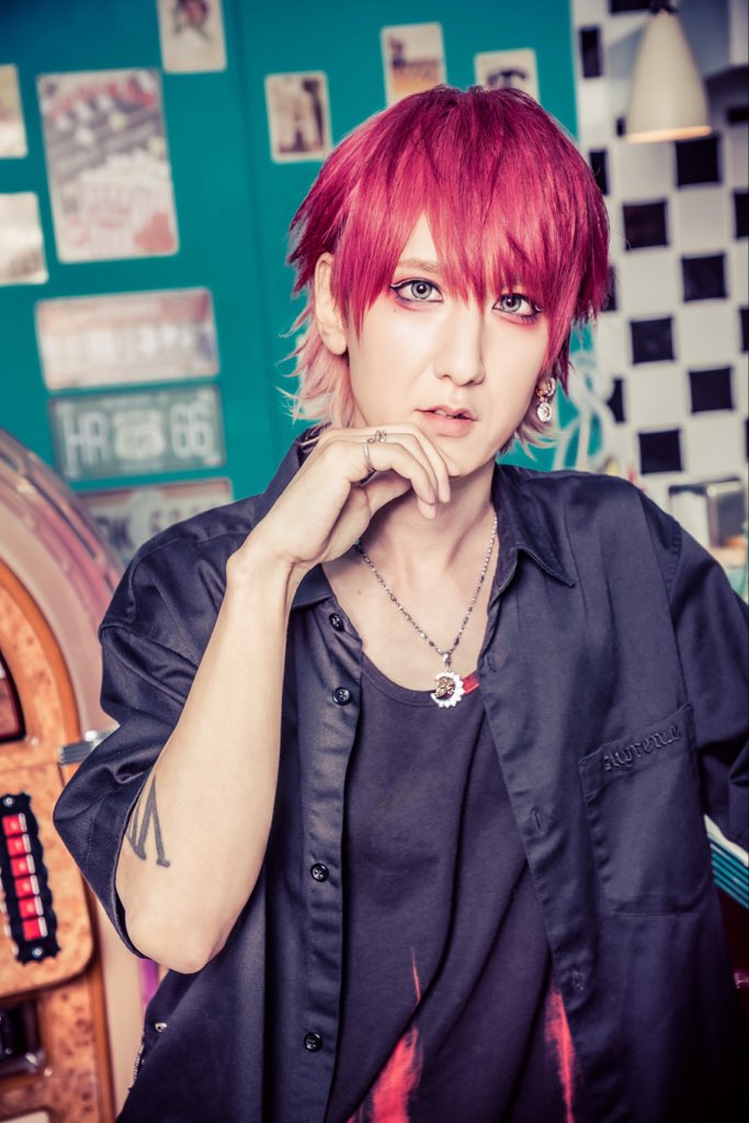 Yuh_Guitarist's tweet photo. vistlip19周年を迎えました。
夜の天気はわからないけど雲の上では織姫と彦星の再会。地球は感涙の雨だね！
俺たちは曇り空の地下で再会!!
沢山祝ってくれ！ https://t.co/iKPsyHfQ8E