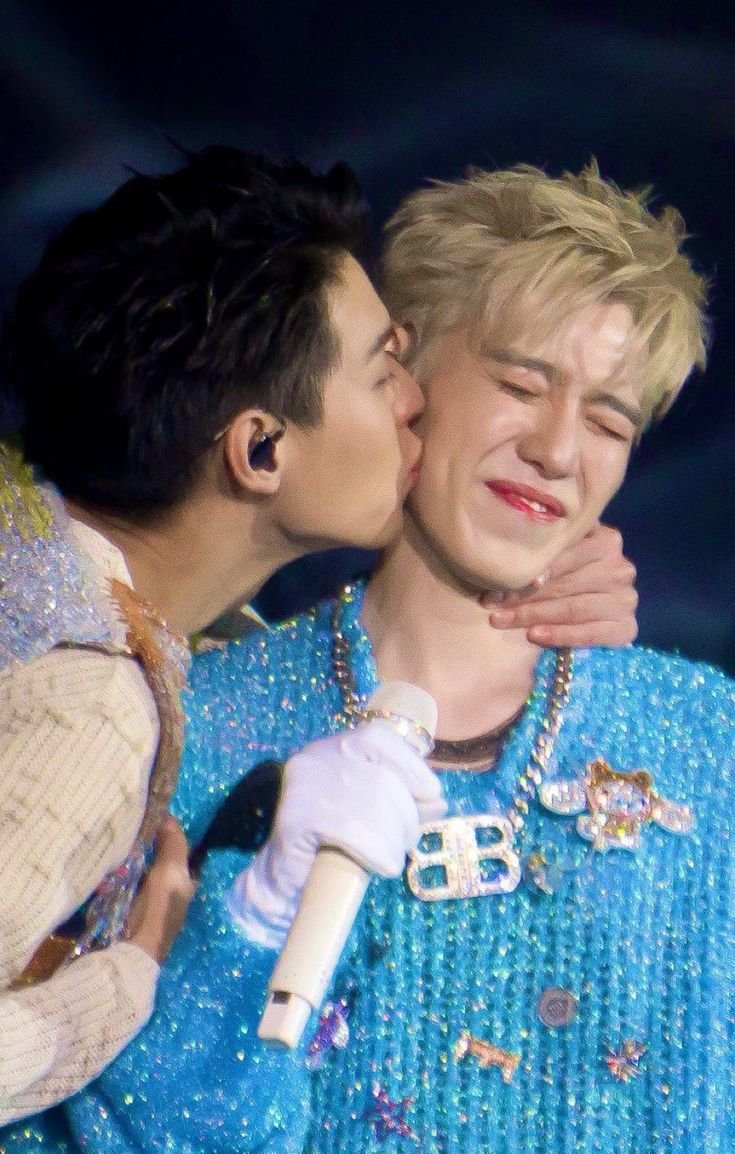 _kartae_'s tweet photo. ใครกันน่าจะขโมยจุ๊บแก้มกันได้หวานขนาดนี้

หนูไม่ได้สมยอม
💙❤️🐧🐧🫠 https://t.co/8YqFWkvLQL