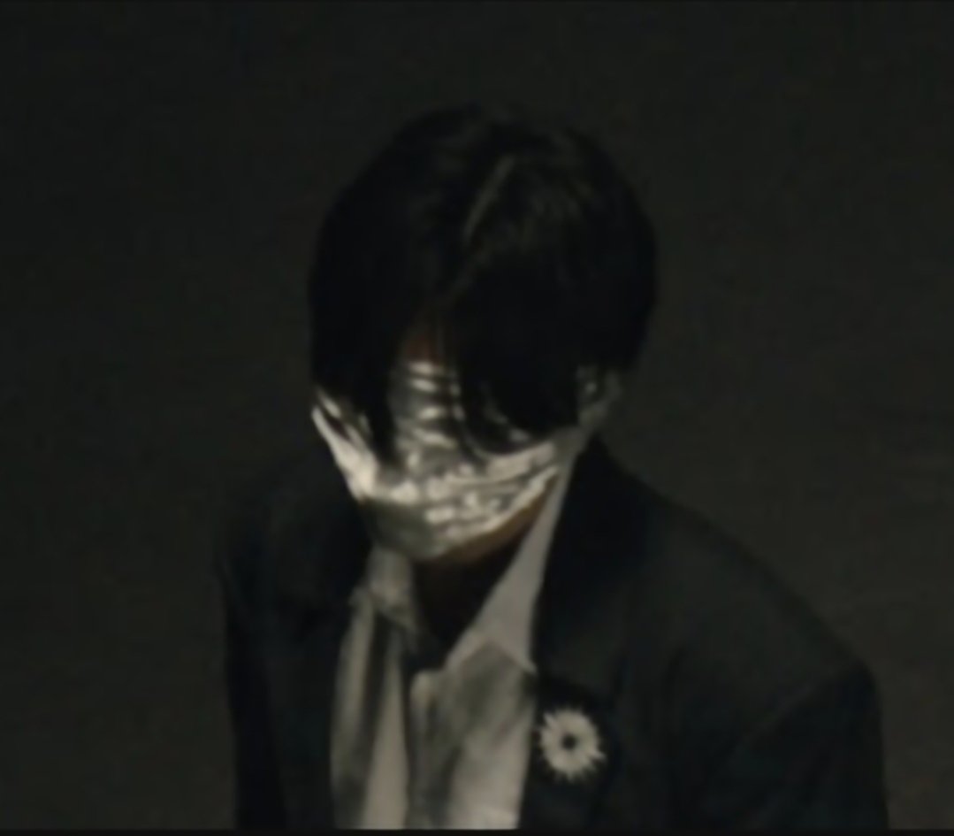 myfavoriteonlyu's tweet photo. 새 노래 blinded?! 👀 and concept pic?
Theres a few records on there I really care for. I’m so curious what you will think of <blinded>. that song has an absolute grip on my heart. I hope you guys love it as much as I do. https://t.co/OVOYKgyX9A