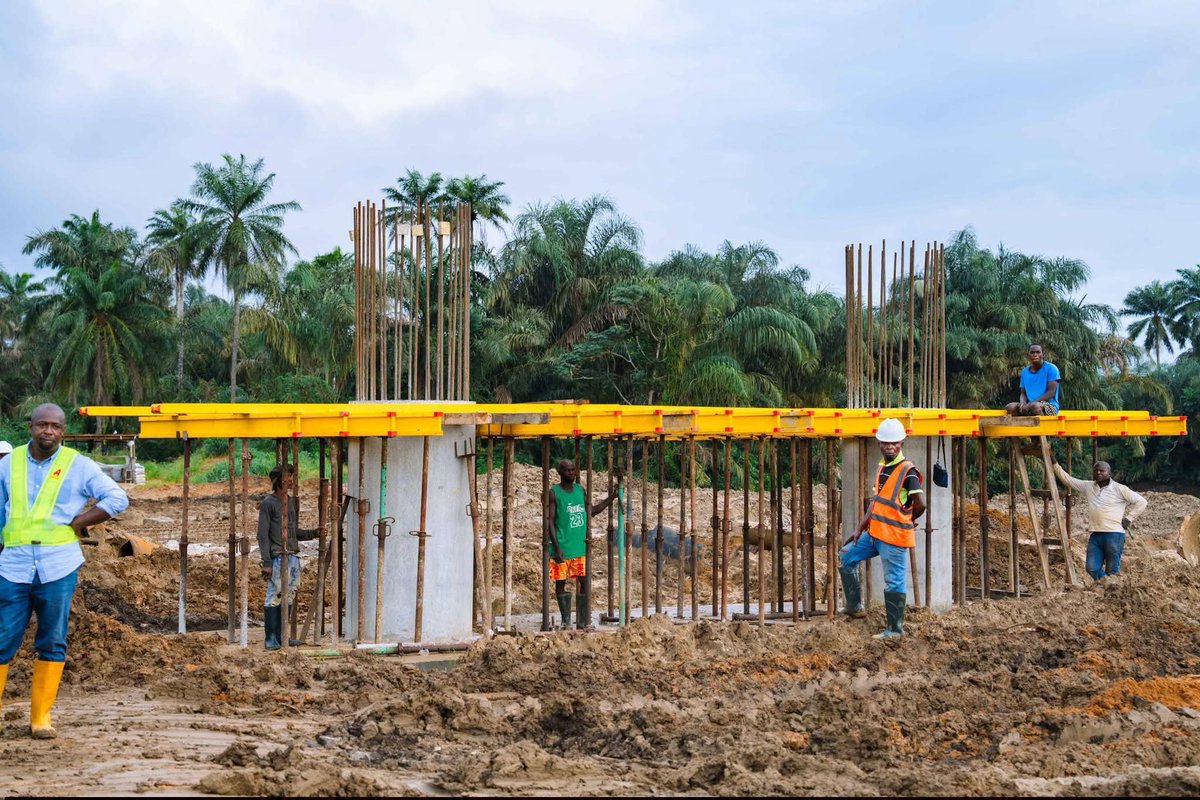Progressviews's tweet photo. Governor Umo Eno has directed contractors to fast-track key infrastructure projects after inspecting ongoing road, bridge, health and education projects across Eket and Nsit Ubium despite...
https://t.co/su88w24wKl
#AkwaIbom #Infrastructure #ARISEAgenda #ProgressViewsInsights https://t.co/trAoLhMKzY