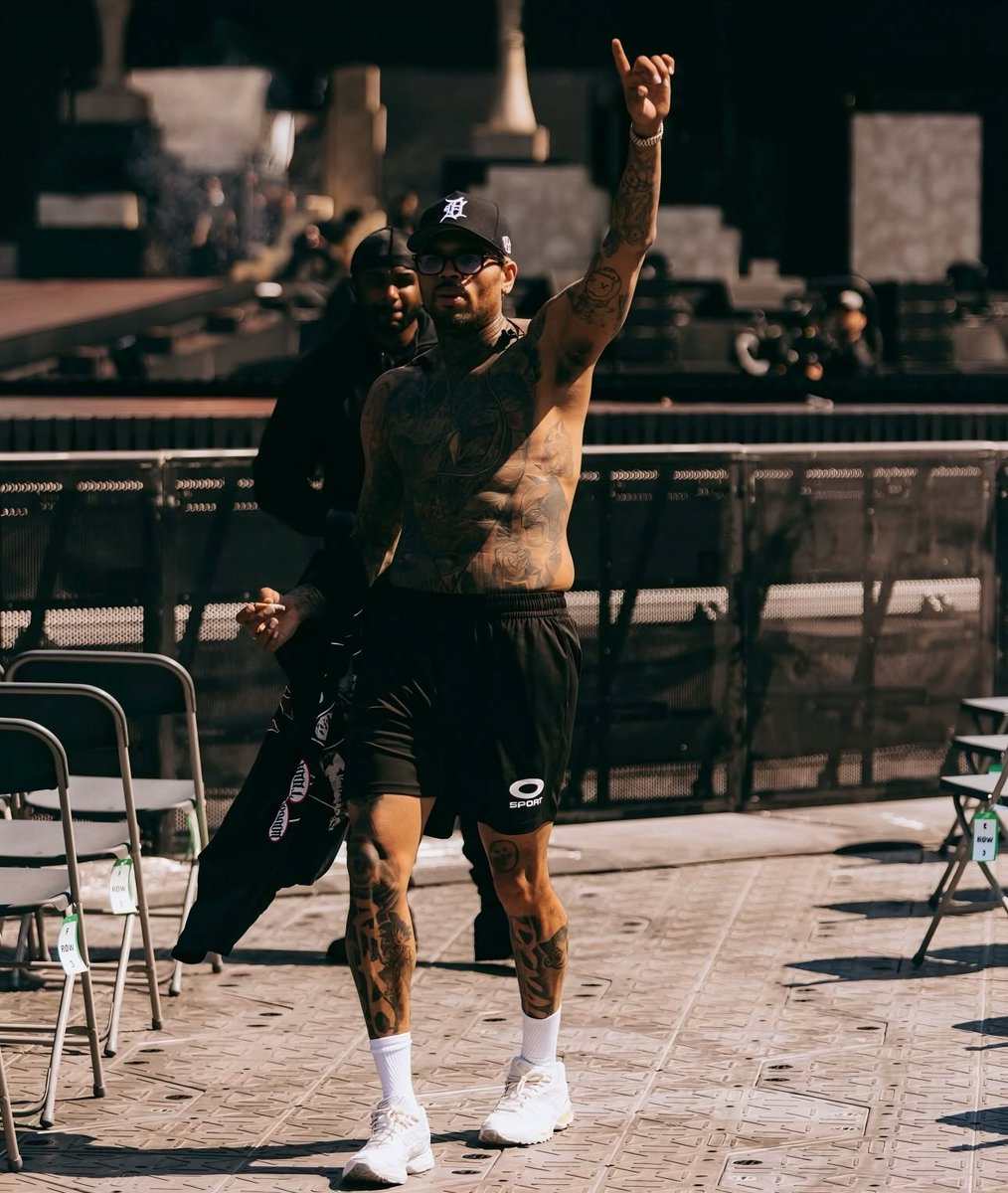 ClockNBreezyTV's tweet photo. Chris Brown BTS📸 https://t.co/H2OmVbwfRZ