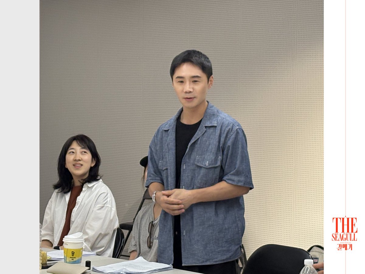 Man_Theatre's tweet photo. 연극 <갈매기> 팀 첫 상견례 사진이 도착했습니다🔔

첫 날갯짓이 시작😉

-
연극 <갈매기>
2026.08.09 - 08.31
티켓링크 1975 씨어터 https://t.co/kcFFmO98Wy